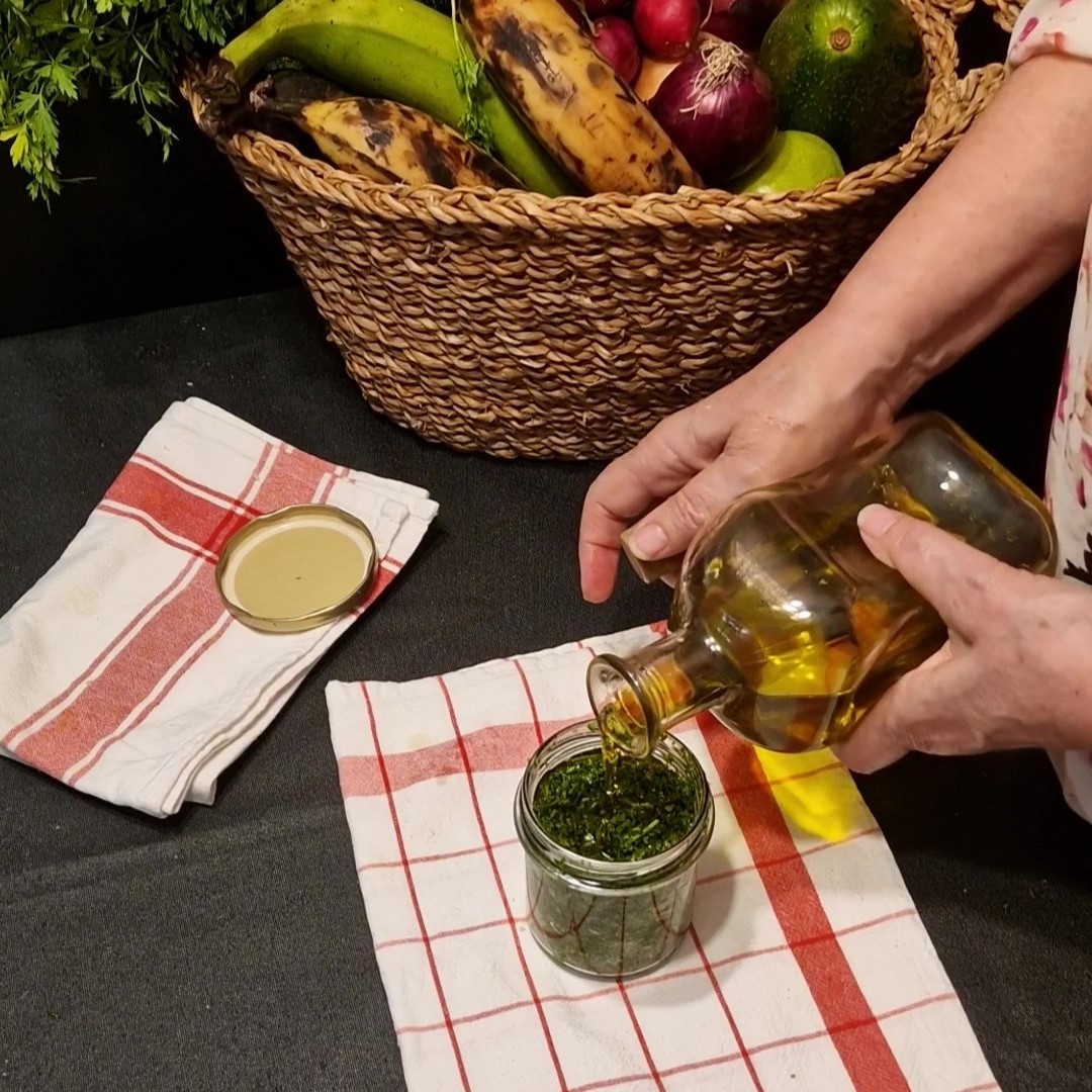 Ajo y perejil en aceite: fácil y listo para usar