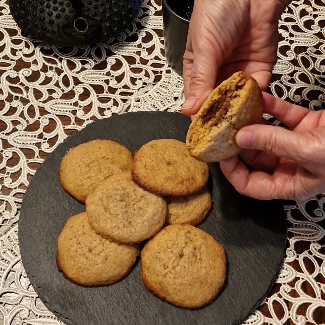 Galletas rellenas con Nocilla: fáciles, tiernas y muy crujientes