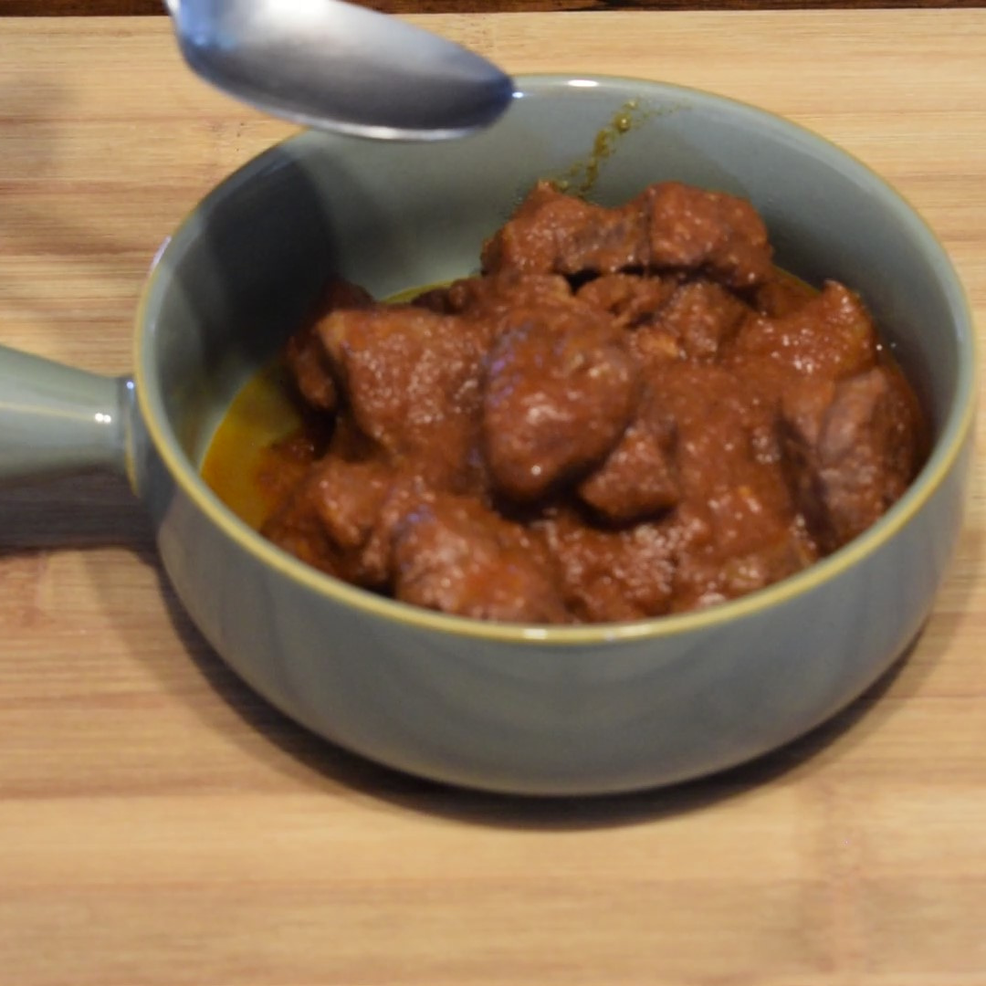 Cerdo en salsa de Piquillo: receta barata, rápida y sabrosa