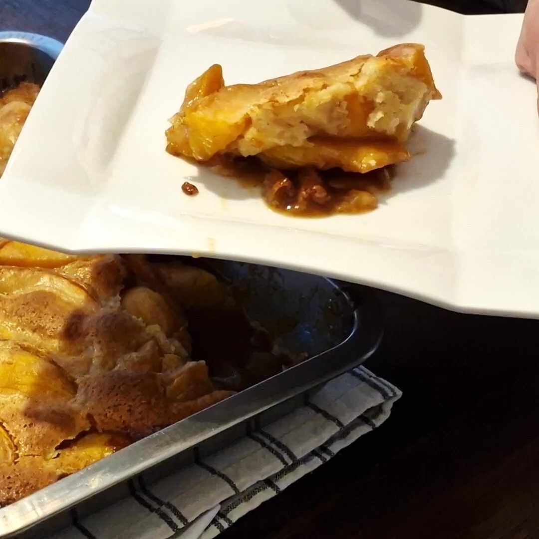 Tarta de melocotones rústica (Cobbler): receta fácil y jugosa