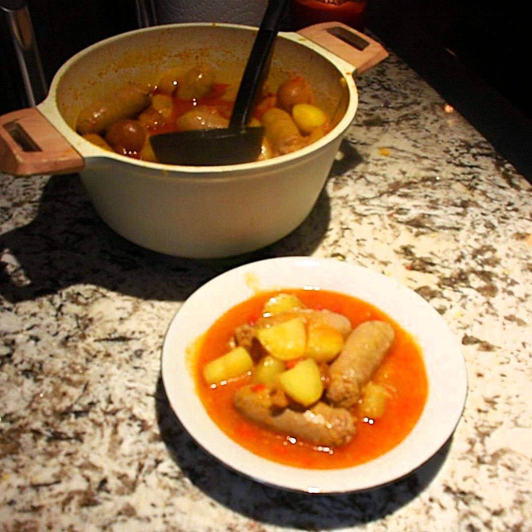La mejor receta de Salchichas guisadas con patatas