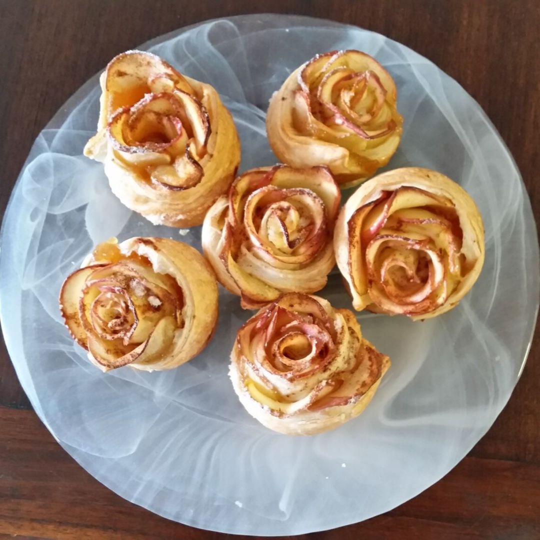 Rosas de manzana en hojaldre que quedan perfectas